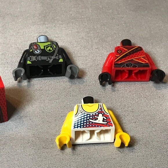 Lego Variety Pieces 3 torso and 2 Leg / Skirt Pieces - Picture 4 of 6